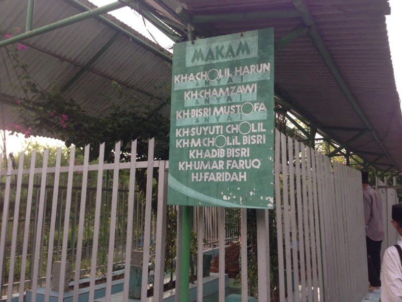 komplek-makam-sesepuh-pesantren-raudlatut-thalibin-rembang